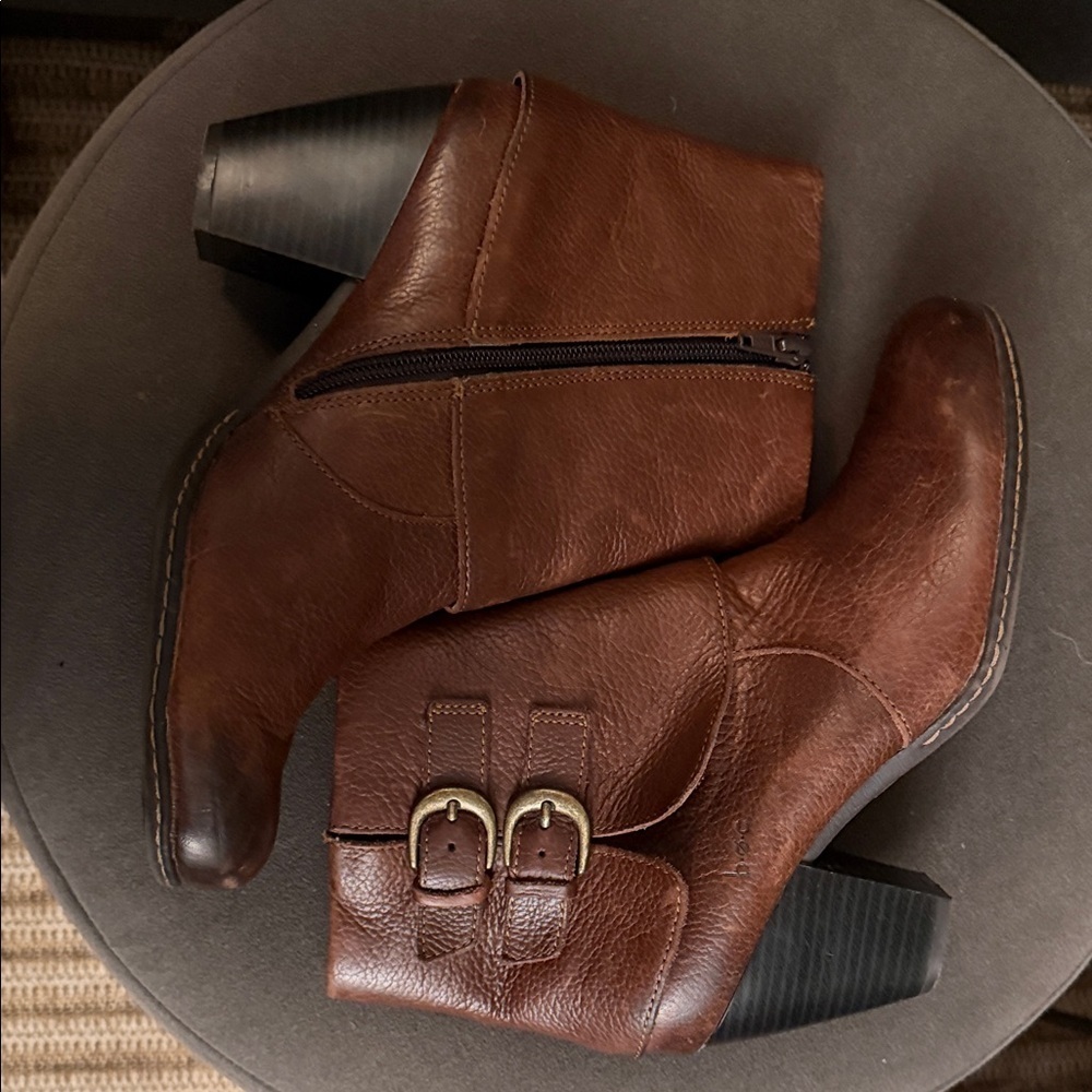 Born BOC Womens 8 Leather Ankle Boots Block Heel Foldover Cuff Detail - Picture 7 of 8